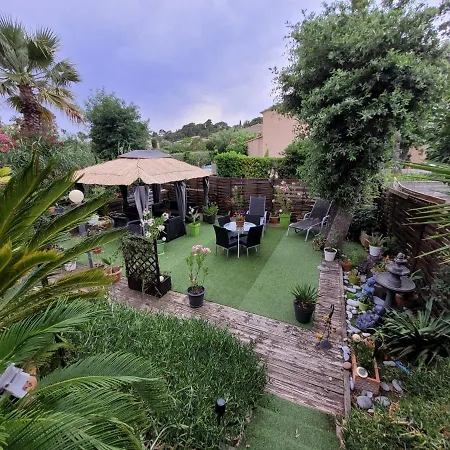 Privee Chez L'habitant En Rez-de-jardin Ubytování v soukromí Saint-Raphaël