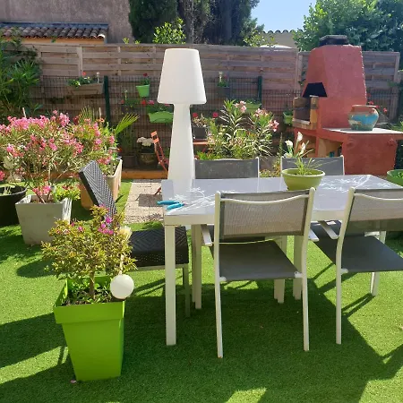Quarto em Acomodações Particulares Privee Chez L'habitant En Rez-de-jardin *