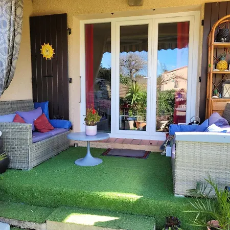 Quarto em Acomodações Particulares Privee Chez L'habitant En Rez-de-jardin *
