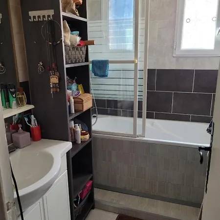 Privee Chez L'habitant En Rez-de-jardin *