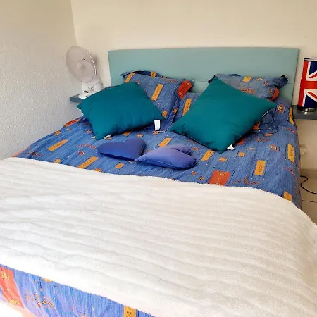 Privee Chez L'habitant En Rez-de-jardin Homestay