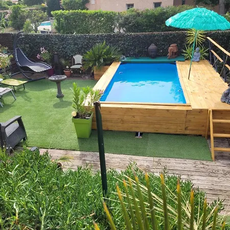 Проживання в сім'ї Privee Chez L'habitant En Rez-de-jardin *